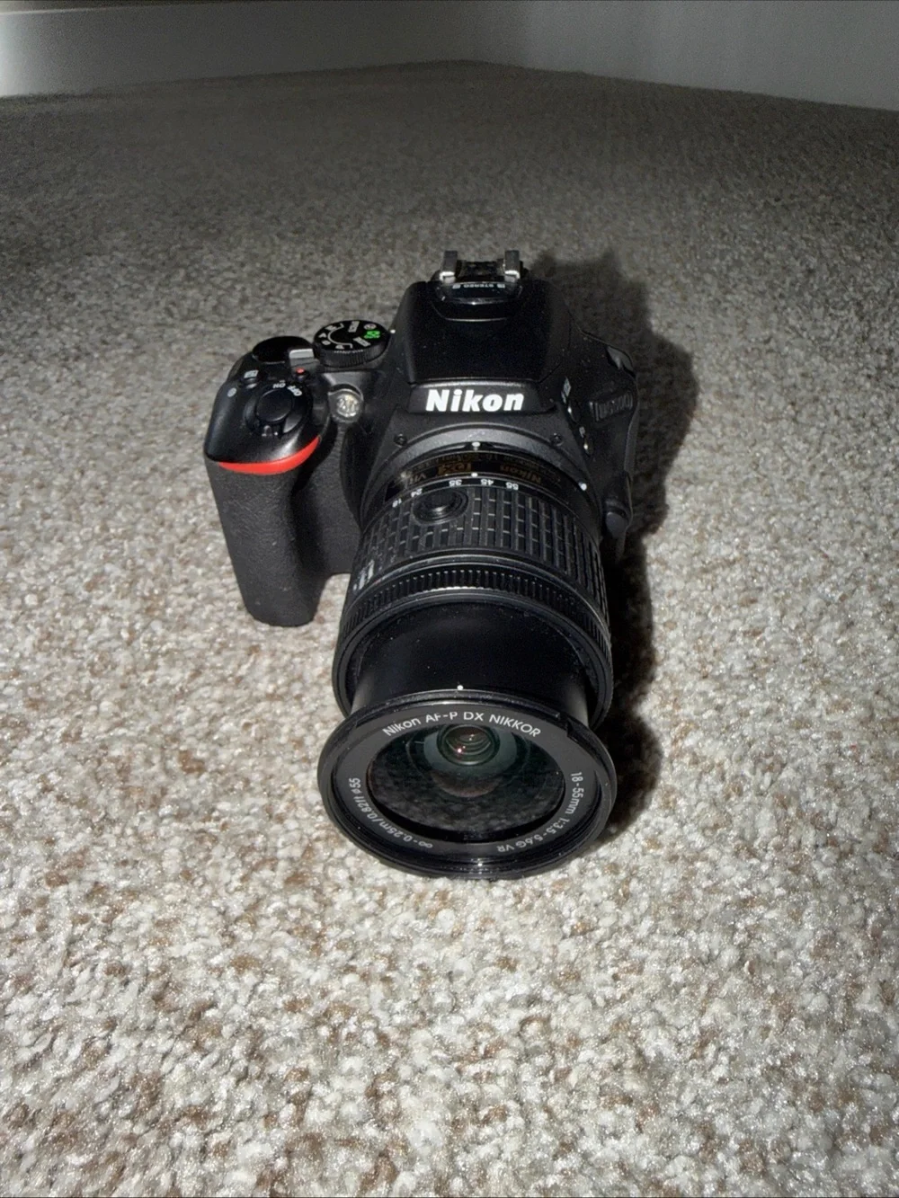 Nikon D5600 DSLR camera AF-P DX NIKOR lens